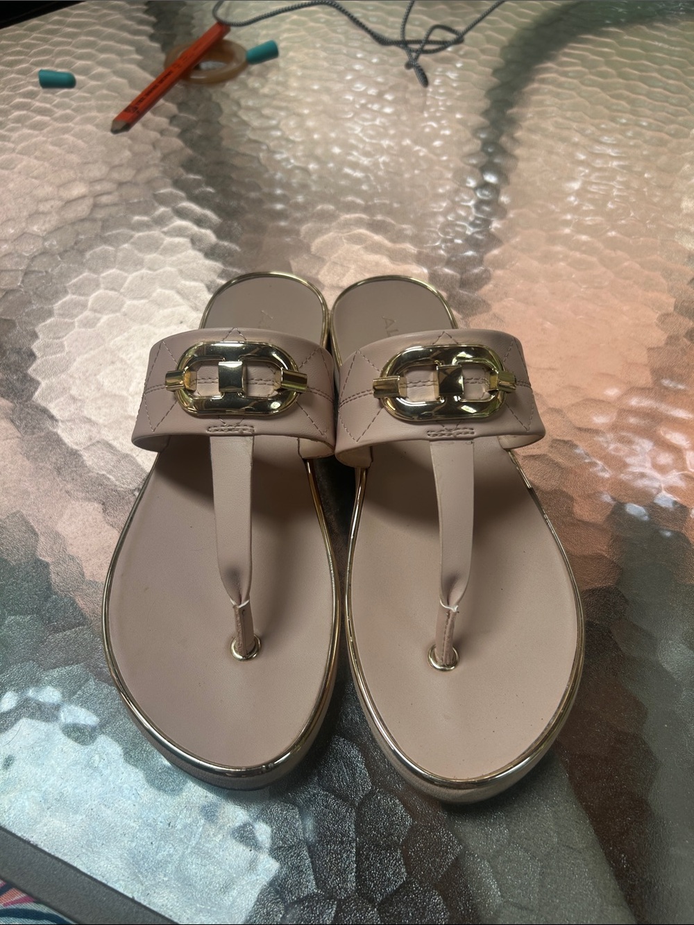 Aldo Women's Thong Sandals in Light Taupe with Gold Hardware. Size 8
